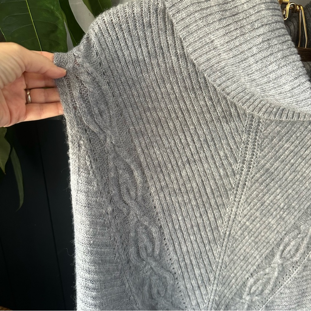 NEW White House Black Market Women’s S Cowl Neck Sleeveless‎ Sweater Light Grey - Picture 4 of 11